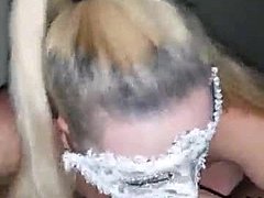 Una bionda di Leicester mi fa un pompino in gola profonda in un video