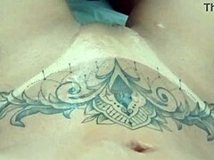 Hovne brystvorter og en god knull i denne BDSM-videoen
