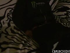 MILF gets her pussy pounded and cums hard in homemade video