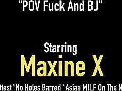 Asiatiske mamma Maxinex gir en blowjob som fører til en cumshot