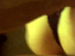 Плавокоса француска МИЛФ мама ужива у лизању и јебању ануса од позади кунилингусом и пушењем