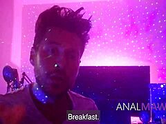 MILF se pripravlja na analni seks v subliminalnem videu