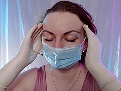 Solo onani med latexhandskar och medicinsk mask - HD-video
