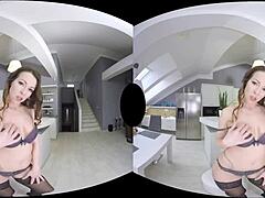 Experimentează realitatea virtuală supremă cu uimitoarea mamă brunetă Caroline Ardolino