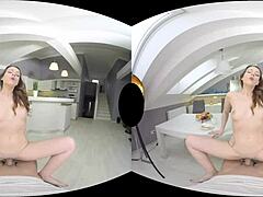 Opplev den ultimate virtuelle virkeligheten med den fantastiske brunettemoren Caroline Ardolino