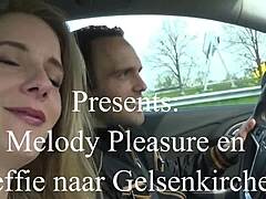 Blowjob og mommy action med Melody Pleasure og Cheffie