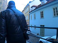 في فيديو Hunt4k ، تتقاضى جمال من جمهورية التشيك مقابل ممارسة الجنس مع صياد