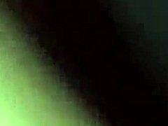 Le cul bombé et les yeux bleus de Milfs matures brillent dans une vidéo de sexe anal non coupée