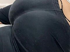 Tlustá a křivá nevlastní matka dostává zezadu do prdele