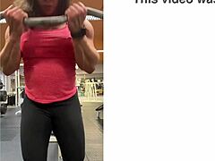 MuscleBrunette Mature Physical: Ærlig Solo Tease