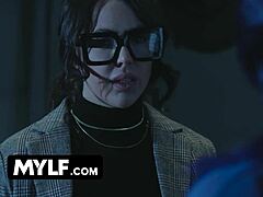 MILFy Sheena Ryder dan Whitney Wright dalam Pertemuan Anal dan Vagina yang Panas