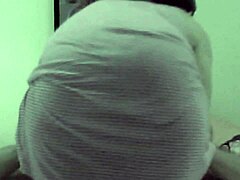 Зрела МИЛФ прима сензуалну масажу и има секс на скривеној камери
