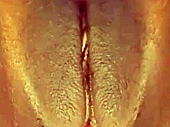 Sexystacy7 memamerkan fisik berototnya dan vaginanya yang basah