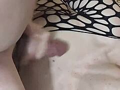Pasangan horny liar dalam lingerie mengarah pada akhir yang meledak-ledak