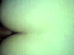 Isteri amatur menelan air mani dalam video creampie cuckold buatan sendiri