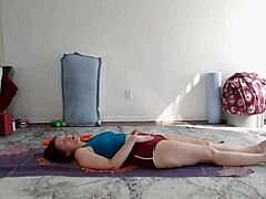 Aurora Willows yogatime for modne fans med røvtilbedelse