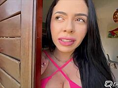 Brazylijska MILF z dużą cipką uwodzi mnie w hostelu i zostaje pokryta spermą