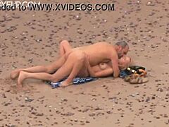 Skryté kamery zachytávajú sex vonku a MILFky na pláži