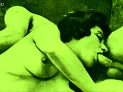 Dark lantern-underholdning præsenterer sensuelle vintage erotiske tilståelser af en behåret moden mand