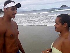 Ich traf eine atemberaubende Frau am Strand und sie bot mir eine außergewöhnliche anale Begegnung