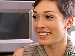 Lily Labeau riceve piacere orale dal suo partner