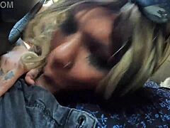 Alexia Ferraz, zralá brazilská MILFka, dává tlustý orál v autě s přáteli