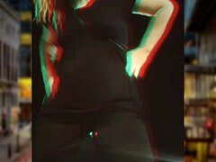 جميلة شقراء ترقص لفيديوهاتها المستوحاة من إيمينيم!