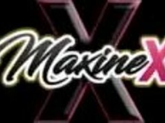 Scott Rhodes dominiert Maxine X in Blowjob Szene