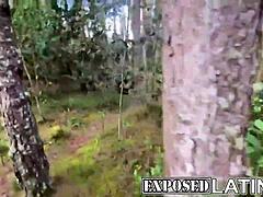 Een Duitse milf wordt geneukt door een grote pik buurman in het bos