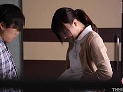 Intenzívne lízanie a prstovanie vagíny s japonskou mamou