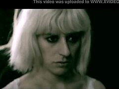 A estrela pornô Nora Barcelona em um vídeo anal e ejaculação hardcore