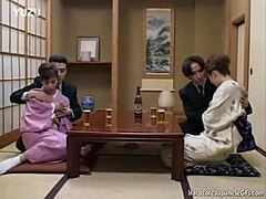일본 4 명 오르기: 코 과 페티시 놀이