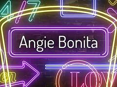 Angie Bonitas deepthroat-färdigheter är på full skärm i denna ångande video
