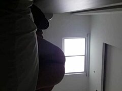 Io faccio sesso con la fidanzata di mio cugino in questo video bollente