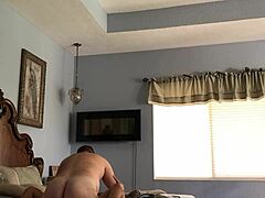 Un couple amateur se livre à une baise hardcore dans leur maison