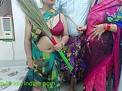 La belle-mère indienne et sa demi-soeur se livrent à un trio torride