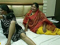 Mulher indiana de seios grandes faz um trio erótico com o marido