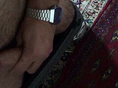 Момче от Иран с голям пенис се прави непослушно пред камерата