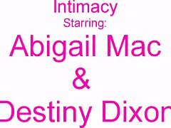 Busty blondin Abigail Mac får hennes fitta slickad av lesbiska Destiny Dixon