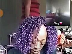 Una MILF nera mostra il suo corpo in un video twerk