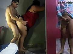 Venesuelalı üvey oğlu, arkadaşının kocası tarafından karısını memnun ediyor