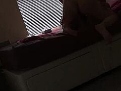 Io faccio scopare una prostituta asiatica matura in un video bollente