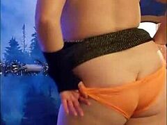 Kotitekoinen porno, jossa Steffi Golds tanssii huorinta pillua