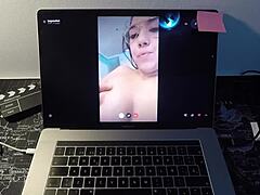 Sex och onani med en spansk milf på webbkamera