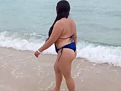 La femme de maman rencontre Safado sur la plage pour une rencontre sexuelle sauvage avec du lait à l'intérieur