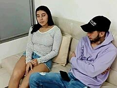 Schau zu, wie eine zierliche Latina ihre enge Muschi in Hardcore Teil 2 mit Sperma gefüllt wird