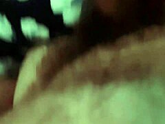 Mama vitregă latină fierbinte și fiul vitreg fac sex oral într-un video amator real