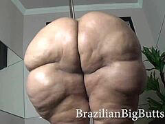 Brasilian malli, jolla on iso takapuoli ja iso perse, kiusoittelee ja saa kovaa seksiä